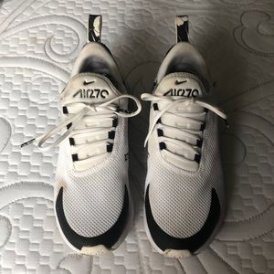 NIB Nike Womens Air Max 270 SE Shoe, White/Black/Marche Floral, size 8.5